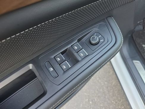 Used 2024 Volkswagen Atlas SE FWD image 11