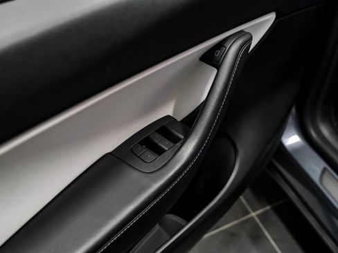 Used 2022 Tesla Model Y Performance AWD/4WD image 39