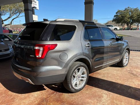 Used 2016 Ford Explorer XLT w/ Equipment Group 202A image 6