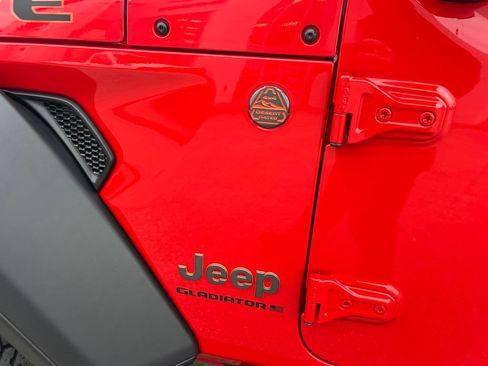 Used 2024 Jeep Gladiator Mojave w/ Convenience Group AWD/4WD image 52