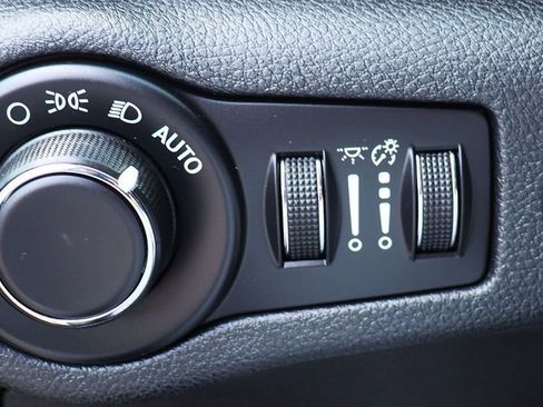 Used 2017 Chrysler 200 Limited Platinum image 41