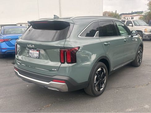 Certified 2025 Kia Sorento EX image 6