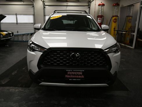 Certified 2023 Toyota Corolla Cross LE image 2