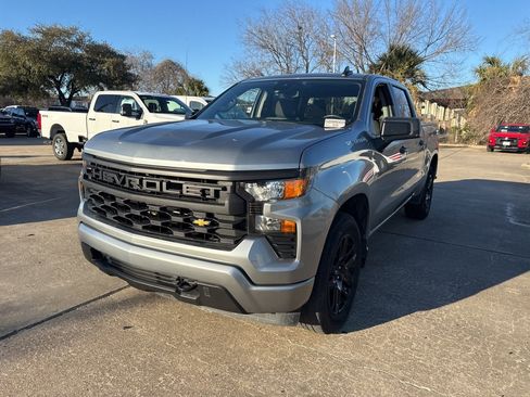 Used 2024 Chevrolet Silverado 1500 Custom image 1