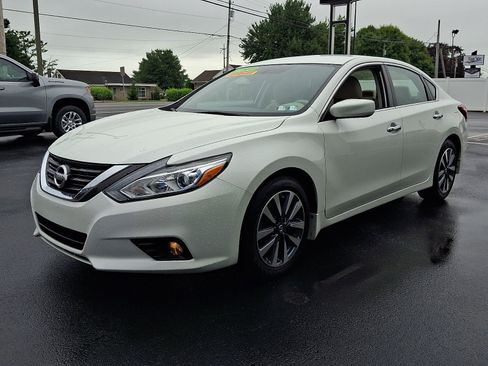 Used 2017 Nissan Altima 2.5 SV FWD image 3