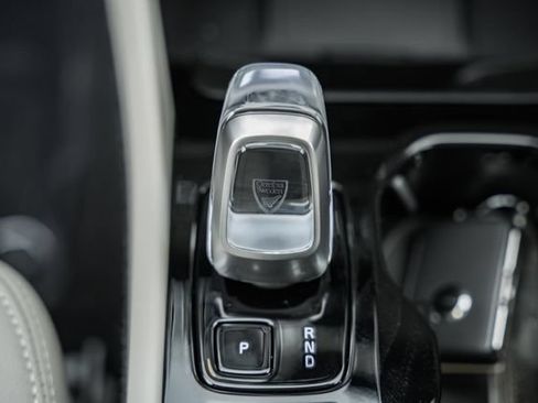 New 2026 Volvo XC40 B5 Ultra w/ Protection Package Premier AWD/4WD image 28