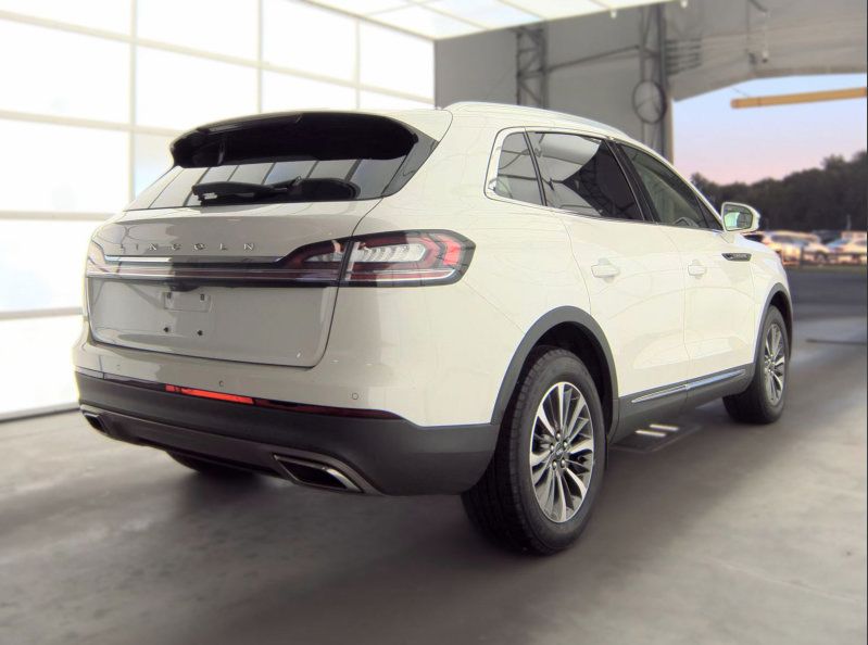 Used 2023 Lincoln Nautilus Reserve AWD/4WD image 2