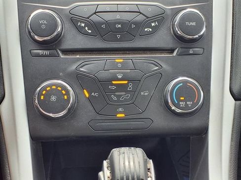 Used 2016 Ford Fusion SE w/ Equipment Group 201A FWD image 15