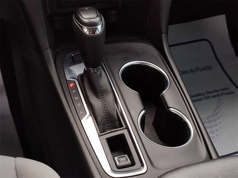 Used 2021 Chevrolet Equinox LS image 28