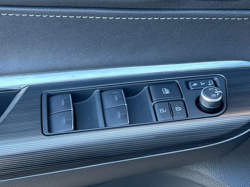 Certified 2024 Toyota Venza XLE image 14