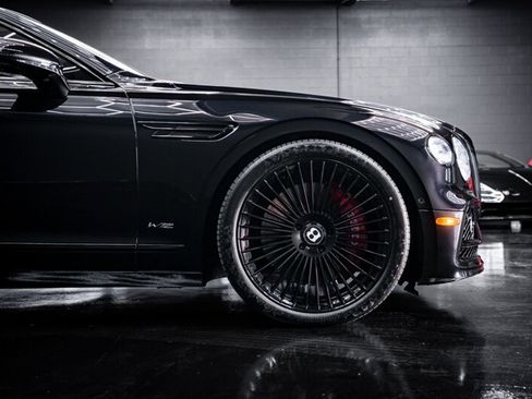 Used 2022 Bentley Flying Spur W12 image 10