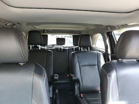 Used 2019 Toyota Highlander AWD V6 image 25