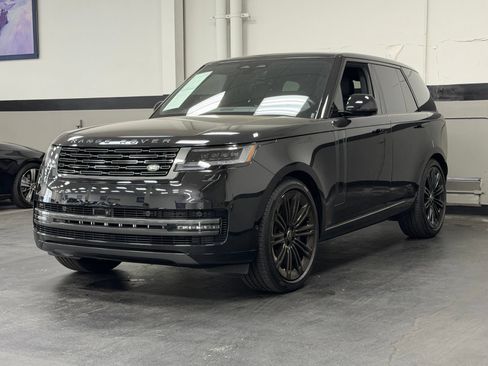Used 2025 Land Rover Range Rover SE AWD/4WD image 7