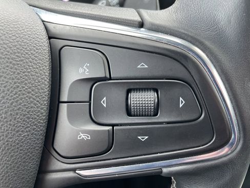 Used 2023 Buick Envision Essence image 13