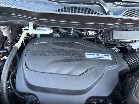 Used 2018 Honda Pilot Touring image 14