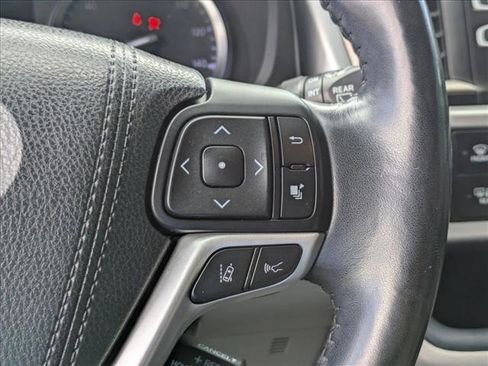 Used 2018 Toyota Highlander Limited Platinum AWD/4WD image 11