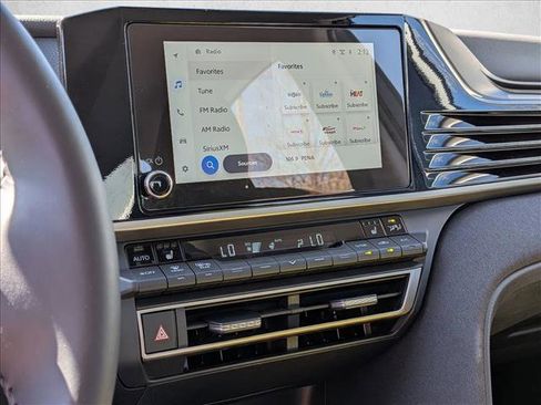 Used 2025 Toyota Camry LE w/ Convenience Package image 5