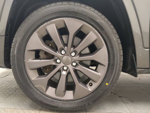 Used 2019 Jeep Cherokee High Altitude AWD/4WD image 31