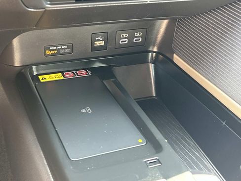 Used 2025 Toyota Camry SE image 25