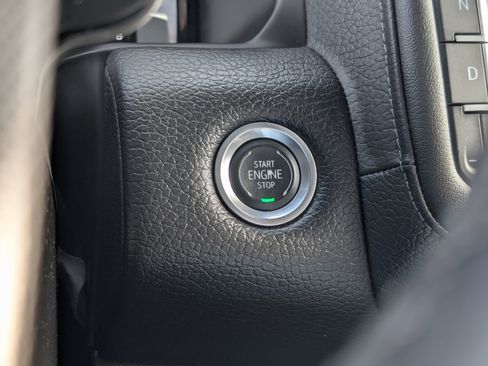 Used 2024 GMC Yukon Denali w/ Denali Reserve Package image 23