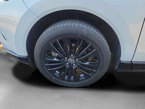 Certified 2023 Toyota Venza XLE image 19