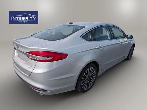 Used 2017 Ford Fusion SE w/ Fusion SE Technology Package FWD image 5