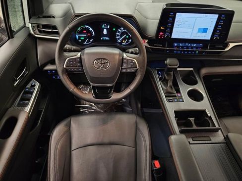 Used 2022 Toyota Sienna XSE image 14