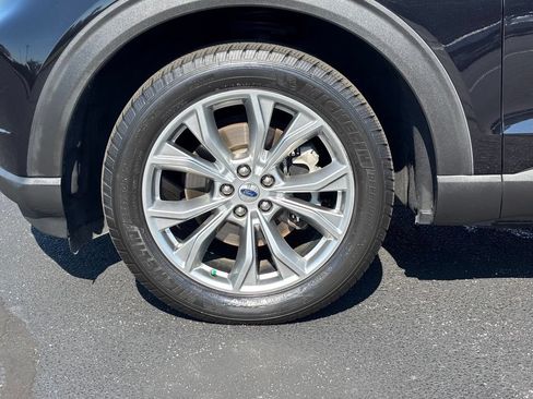 Used 2020 Ford Explorer XLT w/ Equipment Group 202A AWD/4WD image 11