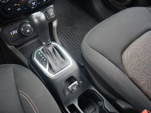 Used 2023 Jeep Renegade Latitude image 19