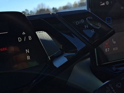 Used 2024 Volkswagen ID.4 2WD image 17