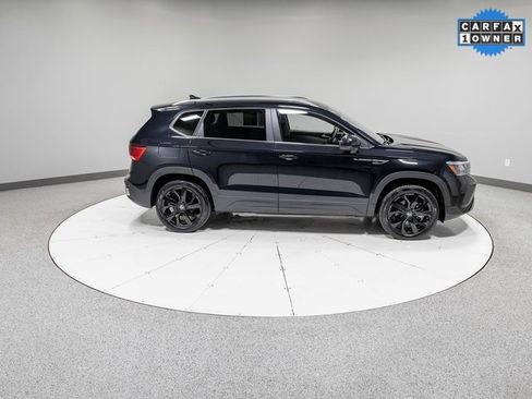 Used 2023 Volkswagen Taos SE w/ Black Wheel Package image 30