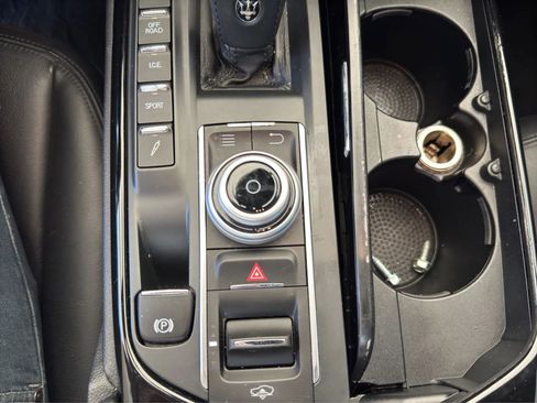 Used 2020 Maserati Levante S image 27