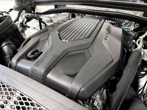 Used 2026 Porsche Macan AWD/4WD image 37