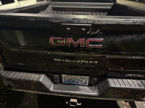 Used 2022 GMC Sierra 2500 AT4 w/ AT4 Premium Plus Package AWD/4WD image 6