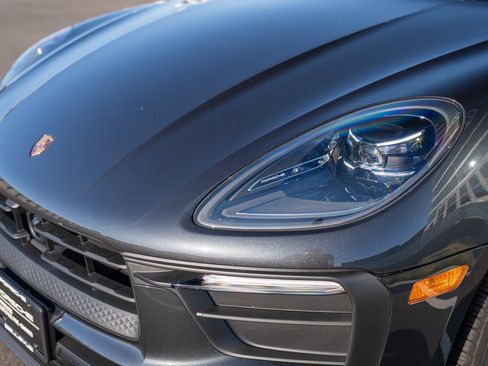 Certified 2026 Porsche Macan AWD/4WD image 30