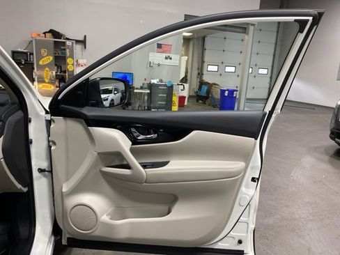 Certified 2022 Nissan Rogue Sport SV AWD/4WD image 28