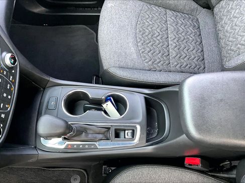 Used 2023 Chevrolet Equinox LT image 19