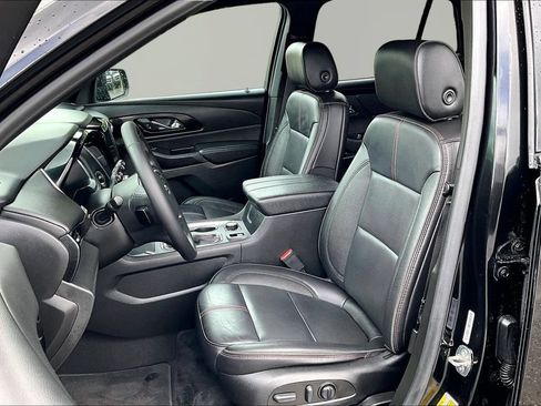 Used 2022 Chevrolet Traverse RS FWD image 25