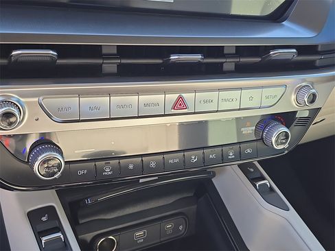 New 2025 Kia Telluride S image 27