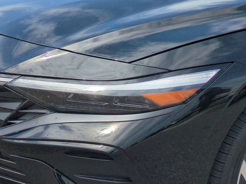 New 2026 Hyundai Elantra Limited FWD image 10