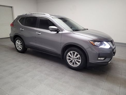 Used 2018 Nissan Rogue SV w/ Premium Package FWD image 11