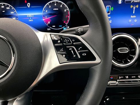 Used 2026 Mercedes-Benz GLB 250 image 21