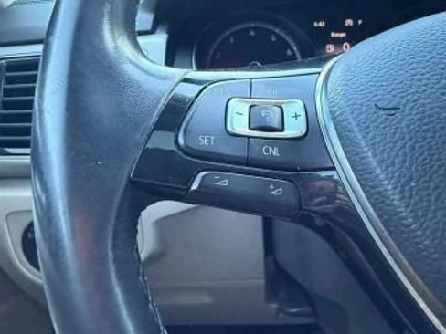 Used 2018 Volkswagen Atlas SEL w/ R-Line Package AWD/4WD image 16