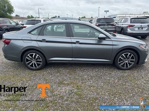 Used 2025 Volkswagen Jetta SE w/ Sunroof Package FWD image 6