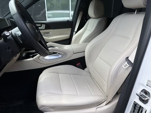 Used 2025 Mercedes-Benz GLS 450 4MATIC image 15