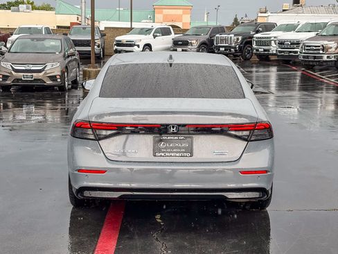 Used 2024 Honda Accord Touring image 3