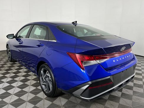 Used 2025 Hyundai Elantra SEL image 8