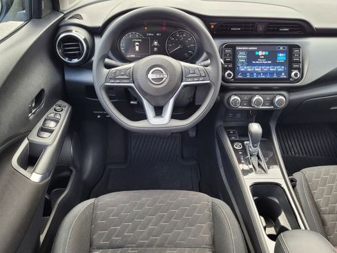 Used 2023 Nissan Kicks SV image 5