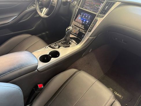 Used 2019 INFINITI Q60 3.0t Luxe w/ Essential Package RWD image 14