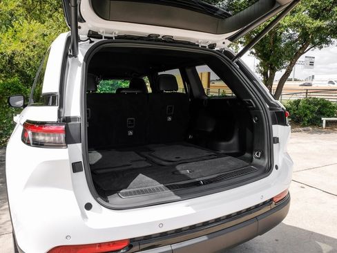 Used 2023 Jeep Grand Cherokee Altitude image 63